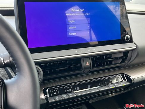 Certified 2026 Toyota Prius XLE FWD image 28