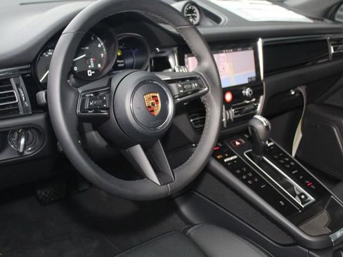 New 2026 Porsche Macan image 4