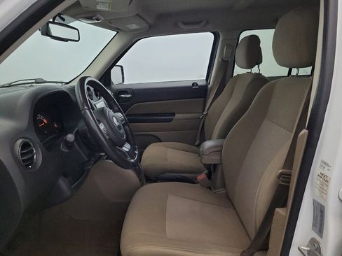 Used 2017 Jeep Patriot Latitude FWD image 17