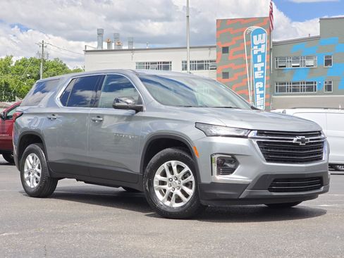 Used 2023 Chevrolet Traverse LS FWD image 2