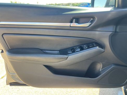 Used 2023 Nissan Altima 2.5 SV FWD image 11