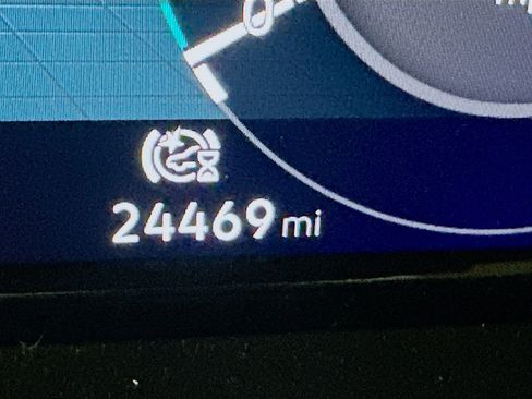 Used 2024 Volkswagen Atlas Cross Sport SE image 19