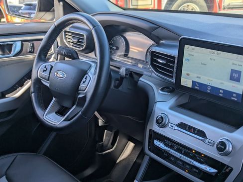 Used 2022 Ford Explorer XLT w/ Equipment Group 202A image 11