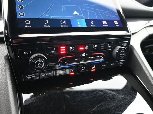 Used 2023 Jeep Grand Cherokee Trailhawk w/ Luxury Tech Group III image 13