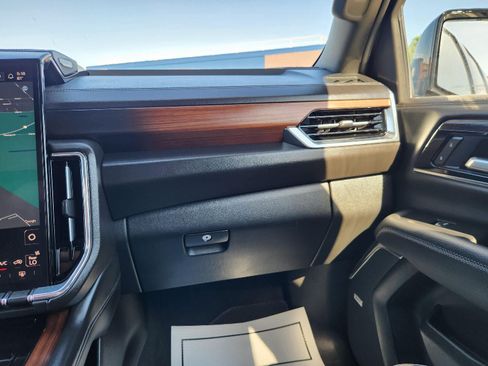 Used 2025 GMC Yukon XL Denali AWD/4WD image 18