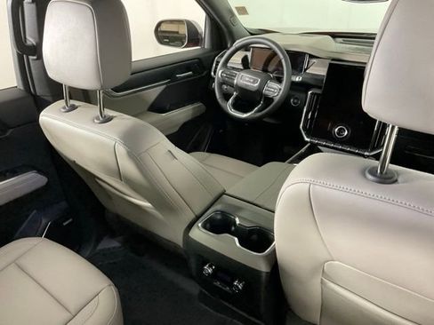 Used 2025 GMC Acadia Elevation w/ Elevation Premium Package image 34