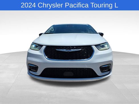 Used 2024 Chrysler Pacifica Touring-L FWD image 9