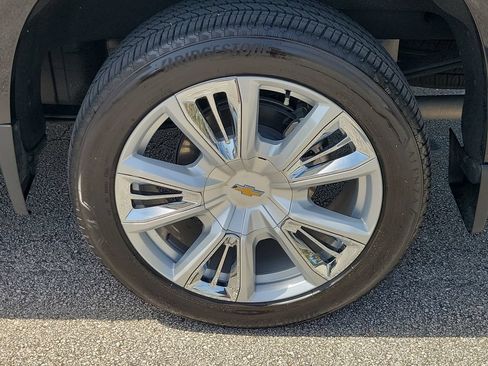 Used 2025 Chevrolet Silverado 1500 High Country AWD/4WD image 5