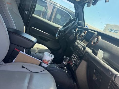 Used 2023 Jeep Gladiator Mojave w/ LED Lighting Group AWD/4WD image 2