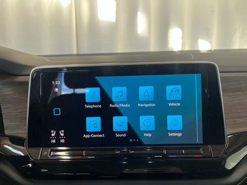 Certified 2025 Volkswagen Atlas SEL Premium R-Line image 17