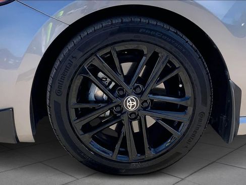 Used 2025 Toyota Camry SE w/ Convenience Package image 11