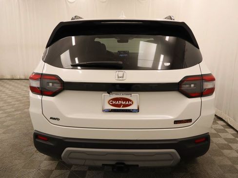 Used 2025 Honda Pilot TrailSport image 5