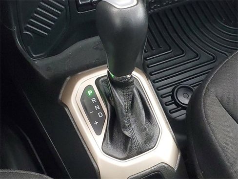 Used 2017 Jeep Renegade Sport w/ Power & Air Group image 26