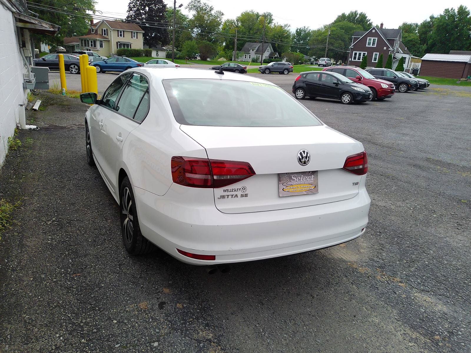 Used 2016 Volkswagen Jetta SE FWD image 3
