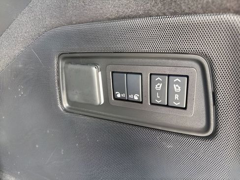 Used 2025 Cadillac Escalade Sport Platinum w/ LPO, Floor Liner Package AWD/4WD image 34