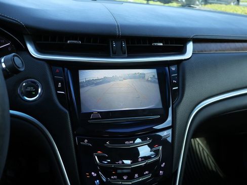 Used 2019 Cadillac XTS Luxury image 24