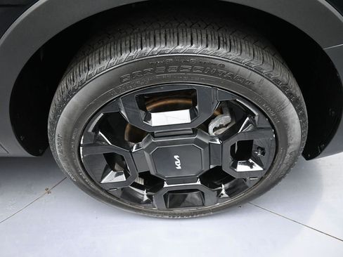 Certified 2024 Kia Sorento SX image 13