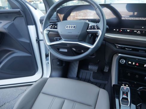 Used 2025 Audi Q5 Premium w/ Convenience Package image 33