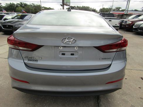 Used 2017 Hyundai Elantra Limited image 3