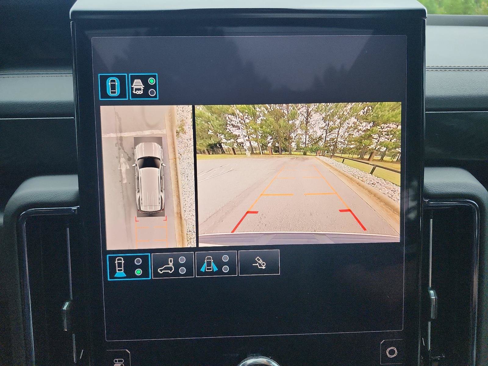 Certified 2025 GMC Yukon AT4 w/ AT4 Premium Package AWD/4WD image 18