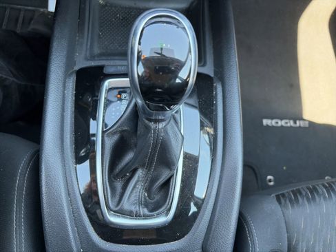 Used 2017 Nissan Rogue S image 20