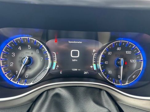 Used 2025 Chrysler Pacifica Pinnacle w/ Trailer Tow Group image 16