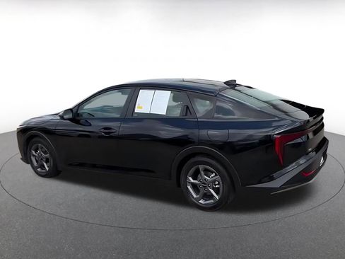 Used 2025 Kia K4 LXS image 16