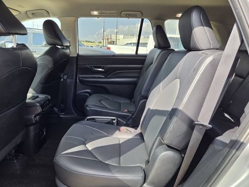 Used 2025 Toyota Grand Highlander AWD image 29