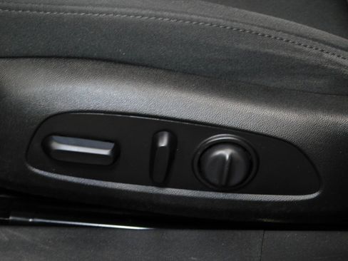 Used 2018 Chevrolet Malibu LT image 34