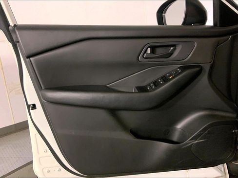 Used 2024 Nissan Rogue S AWD/4WD image 24