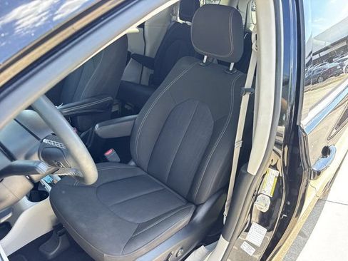Used 2024 Chrysler Voyager LX FWD image 23