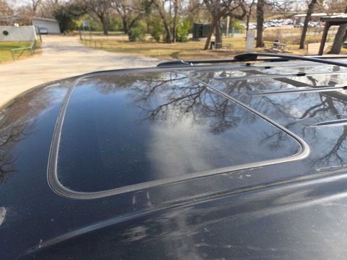 Used 2012 GMC Yukon XL SLT w/ SLT-2 Equipment Package image 17