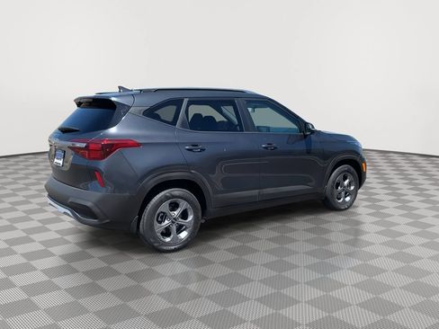 Used 2023 Kia Seltos LX FWD image 7