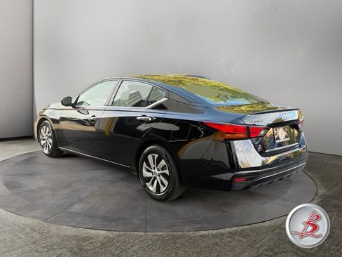 Used 2024 Nissan Altima 2.5 S FWD image 5