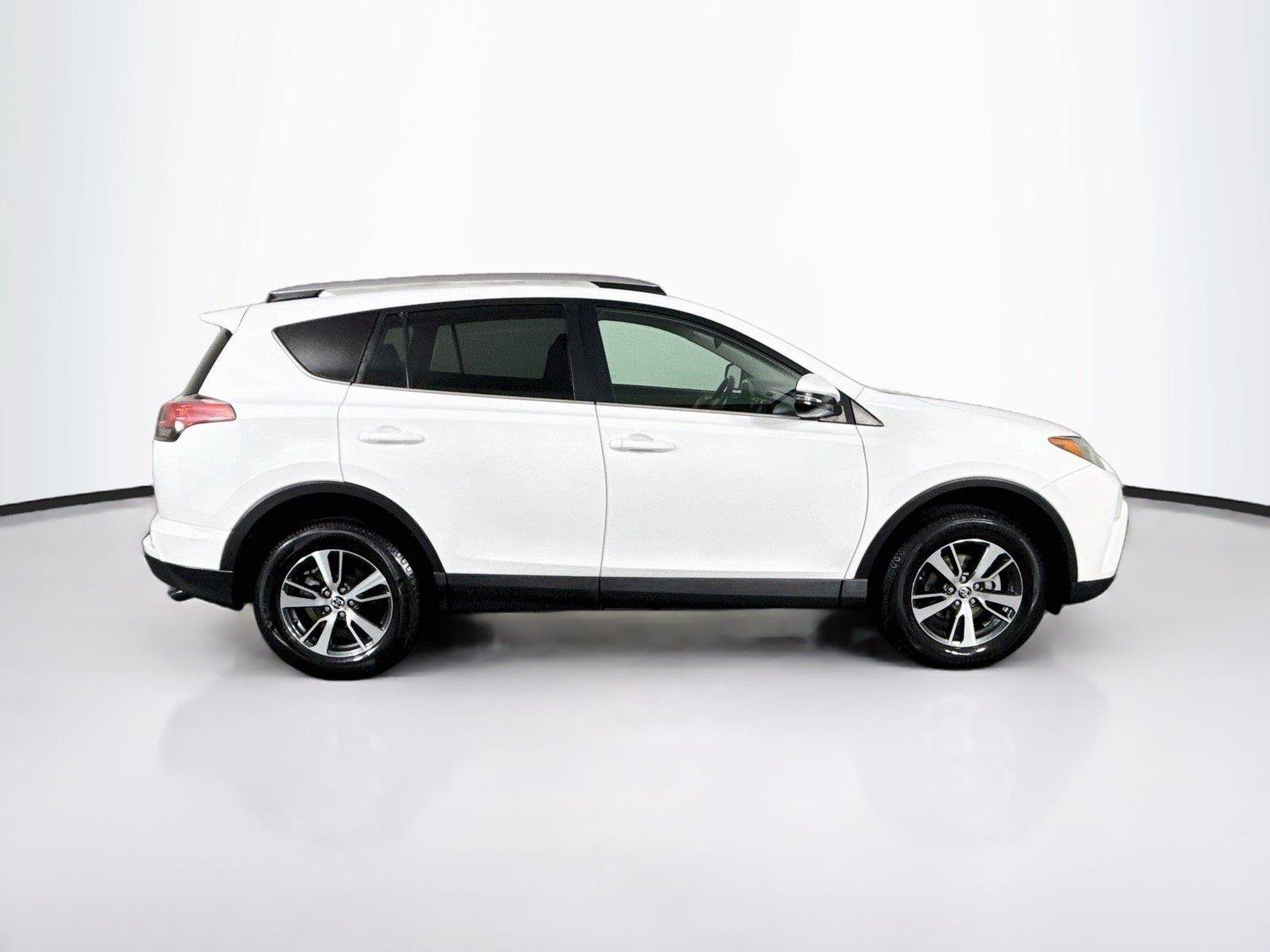 Used 2018 Toyota RAV4 XLE FWD image 9