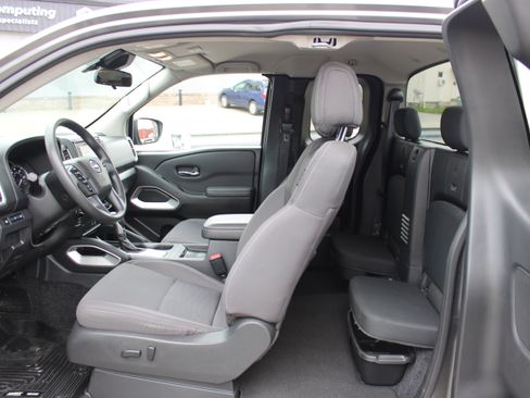 Certified 2022 Nissan Frontier SV AWD/4WD image 8