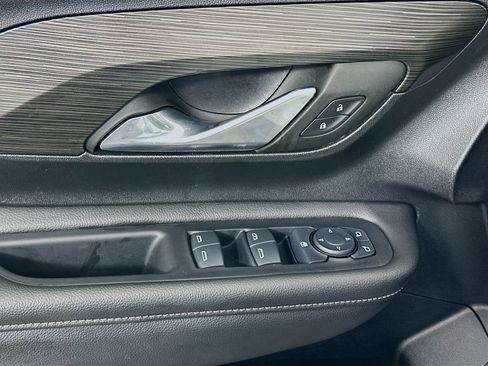 Used 2024 GMC Terrain SLE image 17