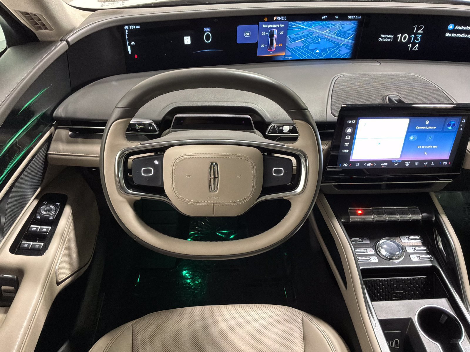 Used 2025 Lincoln Nautilus Premier AWD/4WD image 8