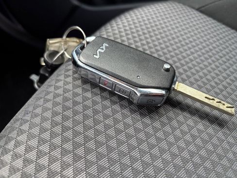 Used 2025 Kia Soul LX w/ LX Technology Package image 18