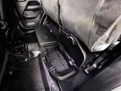 Used 2020 Jeep Gladiator Overland w/ Popular Equipment Package image 18