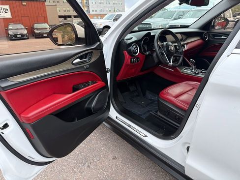 Used 2019 Alfa Romeo Stelvio Ti AWD/4WD image 9