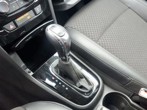 Used 2019 Buick Enclave Essence image 16