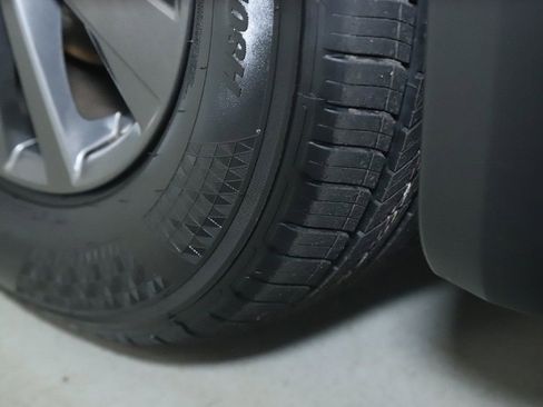 Certified 2025 Nissan Pathfinder SV FWD image 38