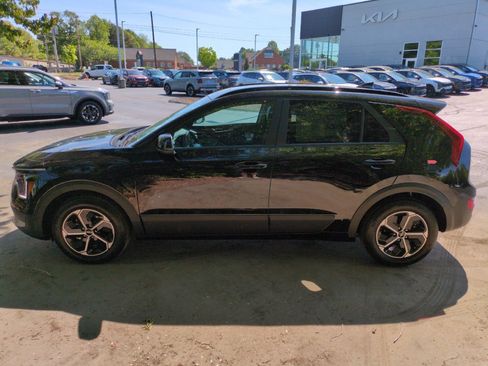 New 2026 Kia Niro EX FWD image 4