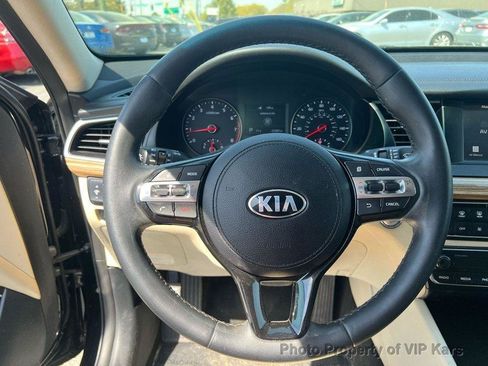 Used 2017 Kia Cadenza Premium FWD image 12