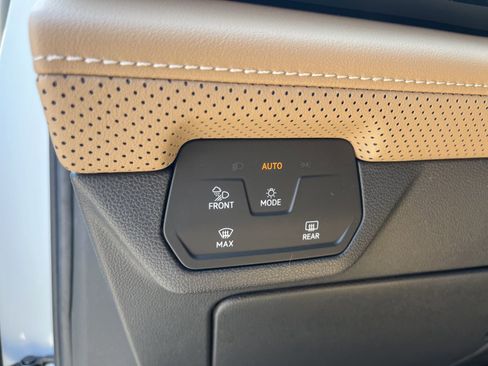 New 2026 Volkswagen Atlas Cross Sport SE FWD image 8