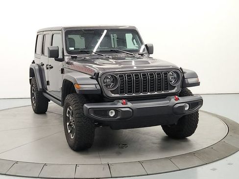 Used 2025 Jeep Wrangler Unlimited Rubicon AWD/4WD image 3