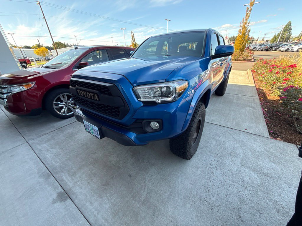 Certified 2017 Toyota Tacoma SR5 w/ Tow Package AWD/4WD image 1