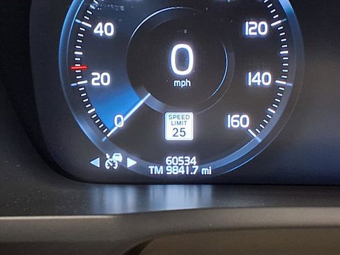 Used 2021 Volvo XC90 T6 Momentum w/ Climate Package image 32