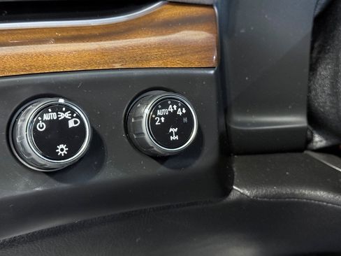 Used 2018 Cadillac Escalade Luxury image 43